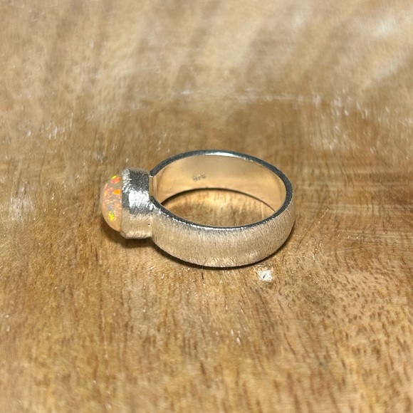 NWOT Natural Oval Shape Multi Fire Ethiopian Opal 925 Sterling Silver Ring - Picture 8 of 14